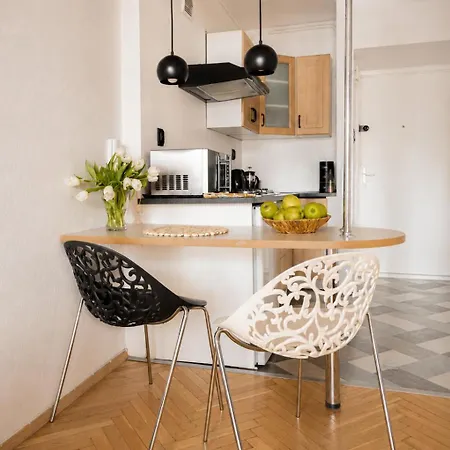 Piotrapartments - - Swietokrzyska - Walk To Metro & Center Appartement *