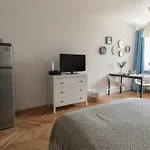 Piotrapartments - Central Warsaw - Swietokrzyska - Walk To Metro & Center *