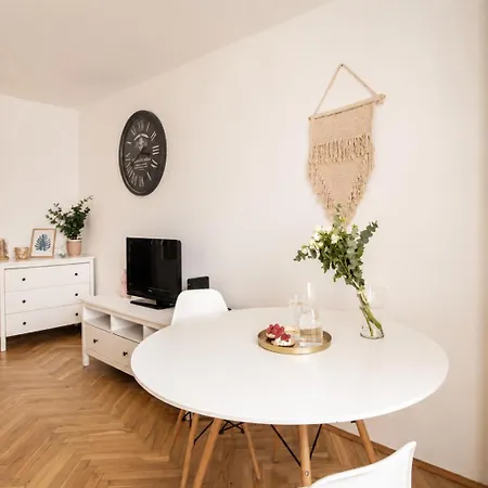 Piotrapartments - - Swietokrzyska - Walk To Metro & Center Daire *